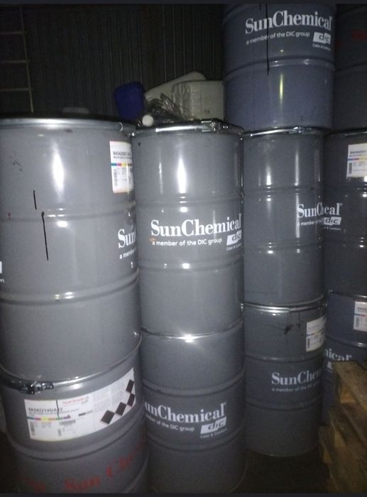 Продам бочки емаліровані в середині металеві під хомут на 200л .