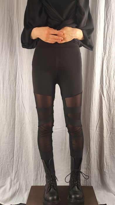 Leggings pretas com efeitos