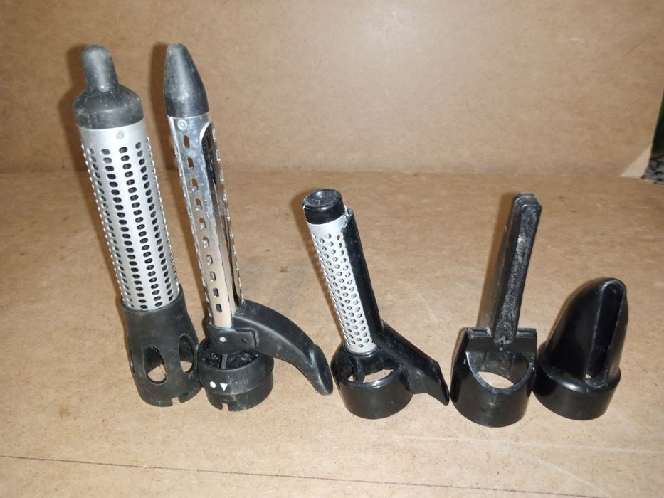 Різні насадки для електроплойки.