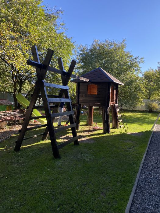 Сучасна еко- садиба з басейном чан баня