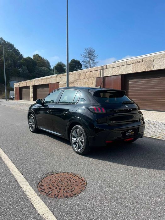 Peugeot E-208 50Kwh 136cv