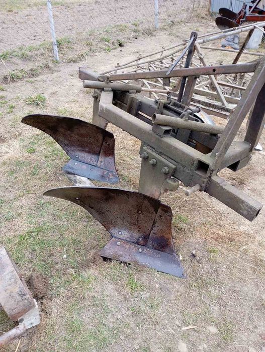 Продається плуг 2 по 35 в хорошому стані