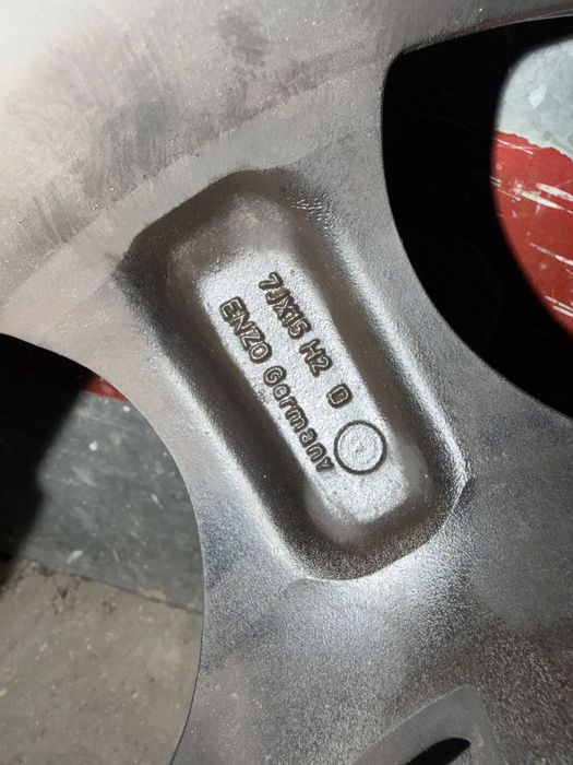 Felgi ENZO 15” z oponami Uniroyal – 7J ET35 4x100