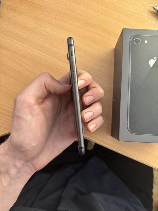 Apple Iphone 8 64 GB Space Gray  в гарному стані