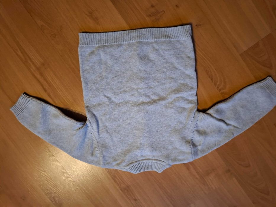 Sweterek szary Zara 104