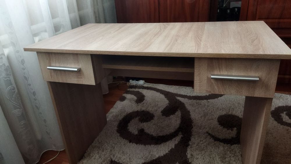 Продам стіл в ідеальному стані