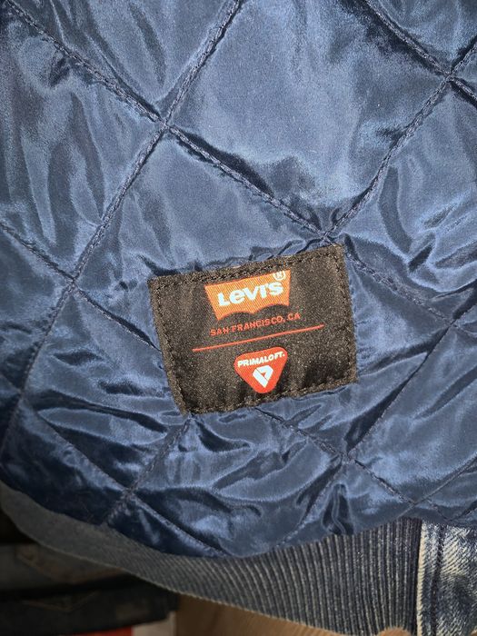 Levis нова куртка