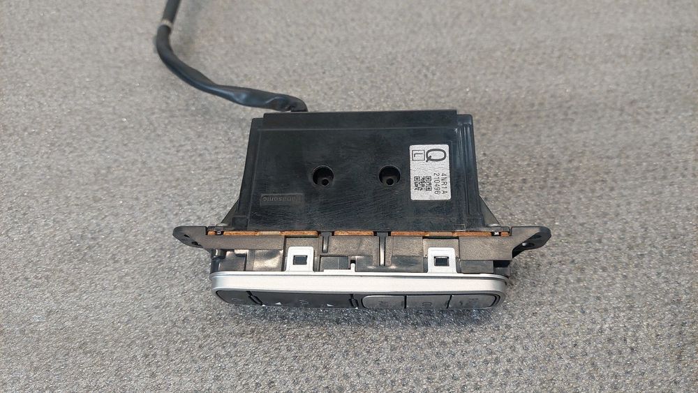 Comando do rádio NISSAN Leaf EV (ZE0)