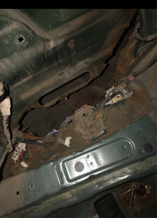 Konserwacja podwozi/odbudowa blacharska karoserii/spawanie/cynowanie