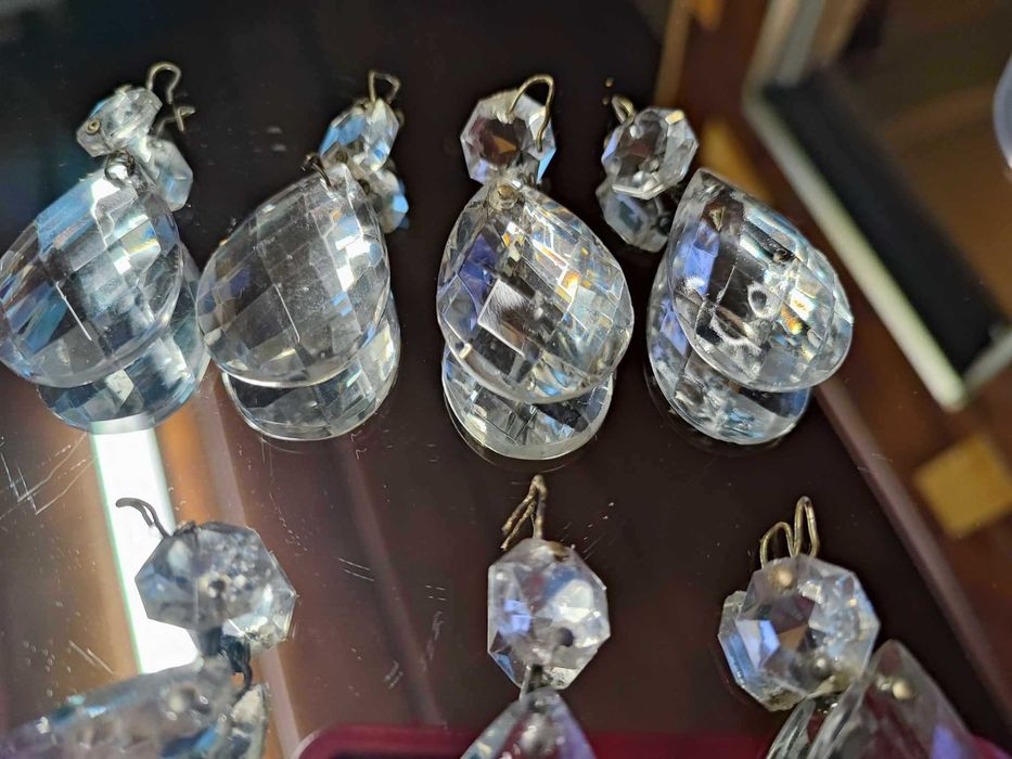 Stare kryształki szklane migdałki wys.6,4 cm.cena za 1 sztukę