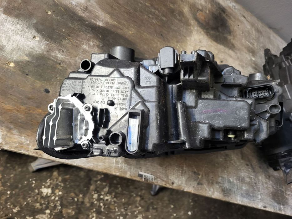 volkswagen jetta  2025rok lampy przód uszkodzone