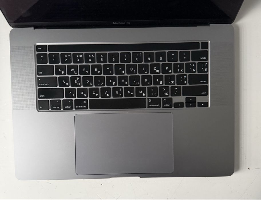 Продам свій Macbook pro 16 16GB 2019 i9 1tb. Ідеальний стан.