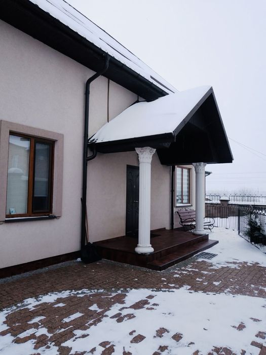 Продаж будинку з ремонтом на околиці міста