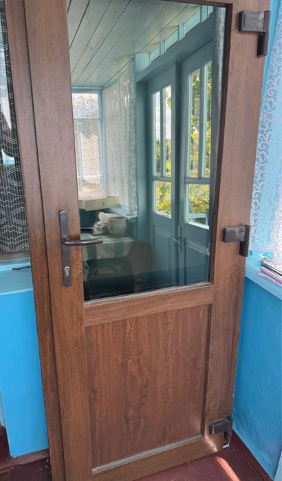 Двері вхідні пластикові