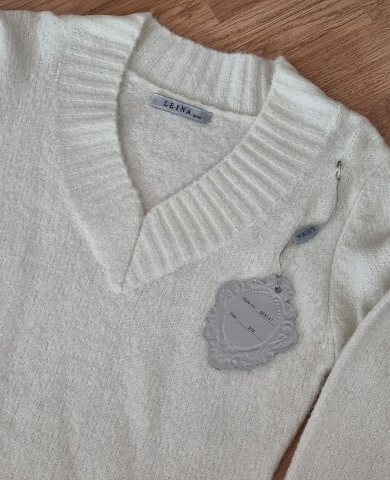 Vestido de malha, branco com apontamentos brilhantes, comprido. S/M