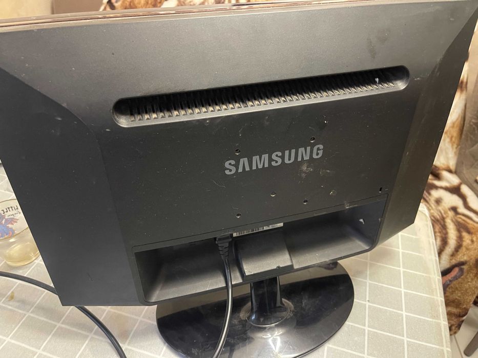 Монитор SAMSUNG Model P2050N  20"