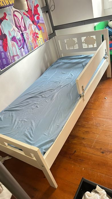 Estrutura de Cama para Crianças + colchão e suporte. Como NOVO