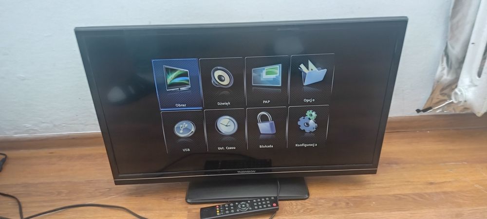 Telewizor Thomson 32" + Pilot