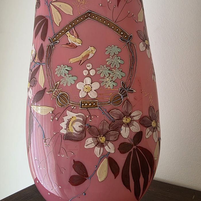 Jarra em vidro opalino rosa