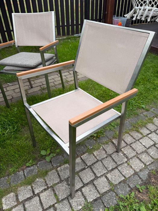Stół z krzesłami