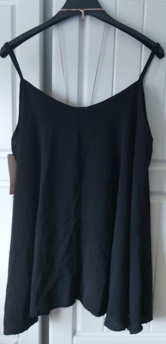 Blusa preta de alças. Rodada. XL