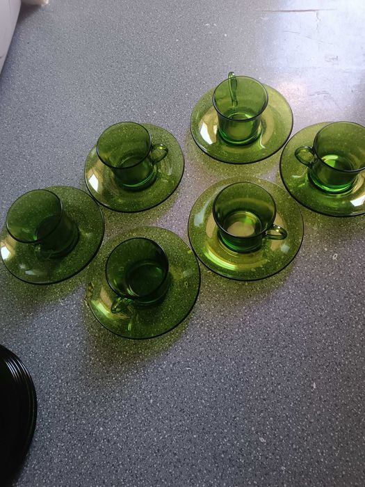 Conjunto de pratos em vidro