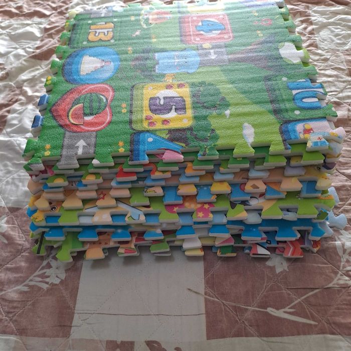 Mata piankowa duża / puzzle dla dzieci 12 szt. / 60 x 60 cm