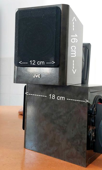 Par de mini colunas JVC com suportes de parede Vogel's