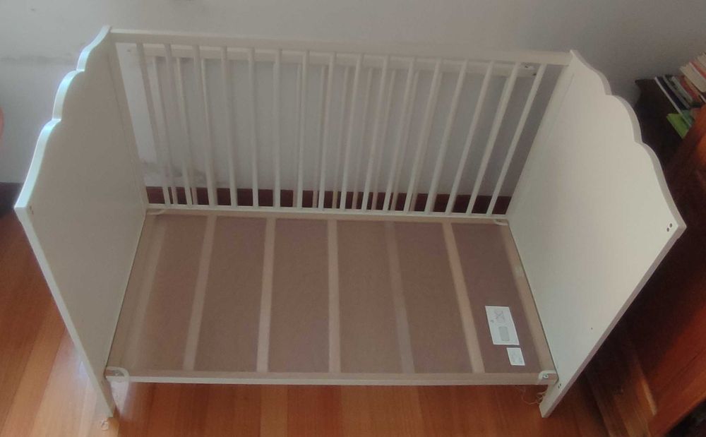 Berço com colchão em bom estado