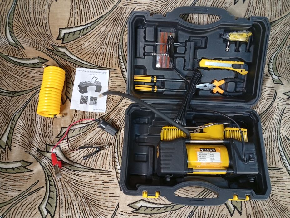 Автомобильный двухпоршневой  компрессор с ремкомплектом.
