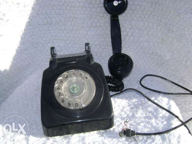 4 Telefones antigos pretos 1973, 75, 77 e 79