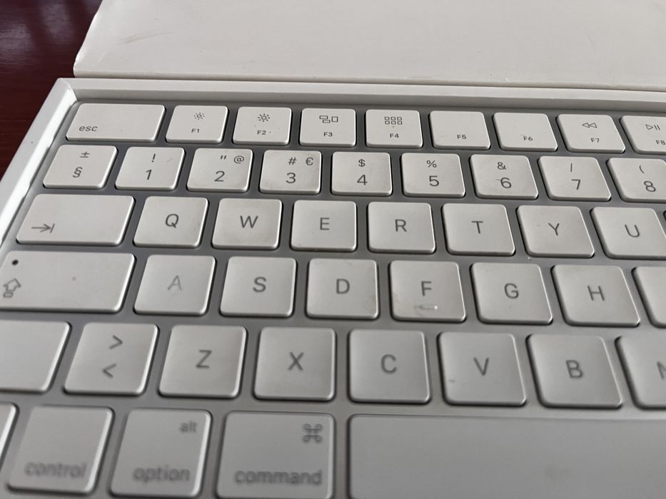 iMac Retina 4K 21,5" — i7 3,3GHz | 16GB RAM | Ecrã Substituído | Caixa e Acessórios Originais