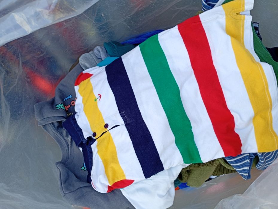 Saco com mais de 100 peças, roupa semi nova de menino 2/ 4 anos