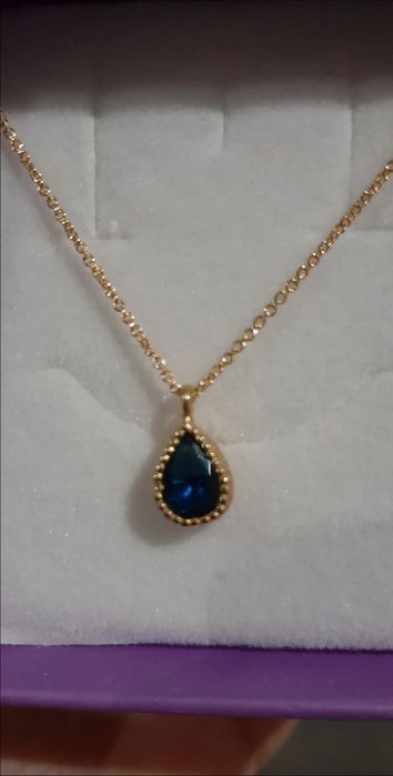 Colar em prata dourada gota