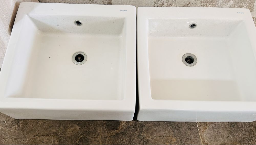 Lavatório de wc brancos, em otimo estado