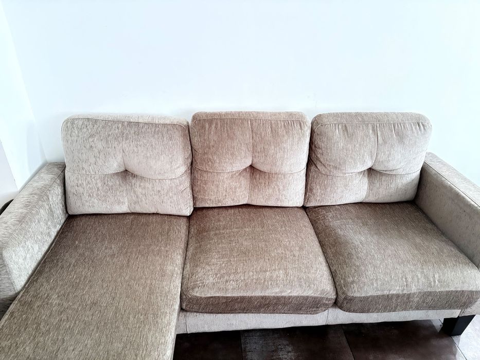 Sofá de três lugares com chaise Longue