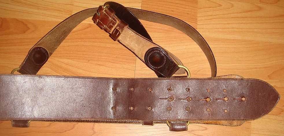 Британский офицерский ремень
"Сэм Браун"