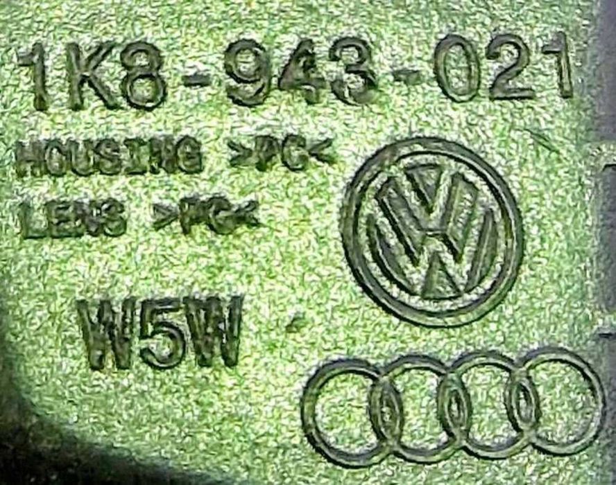 Farolim Matrícula 1K8943021 - VW GOLF VII