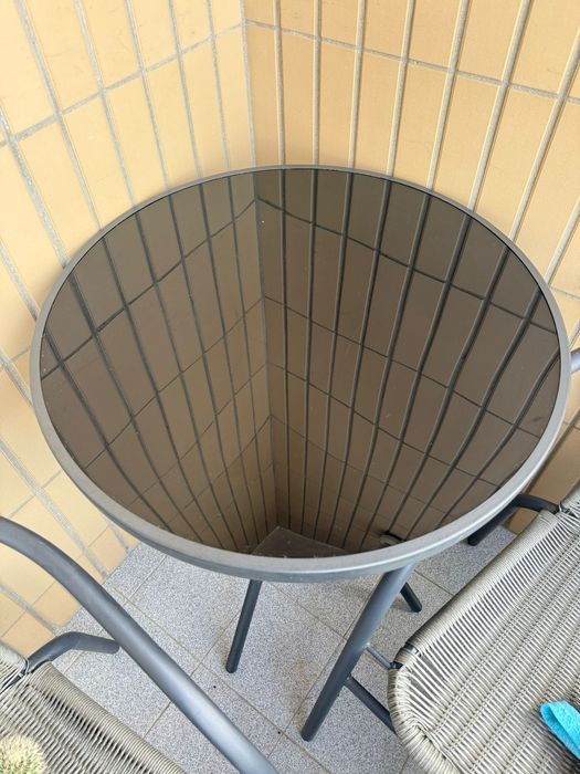 Mesa de jardim em estado de nova motivo da venda mudança.