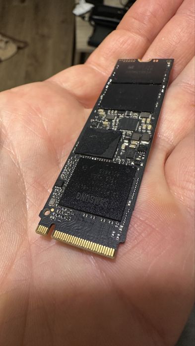 SSD: Samsung 960 EVO m2 500 ГБ