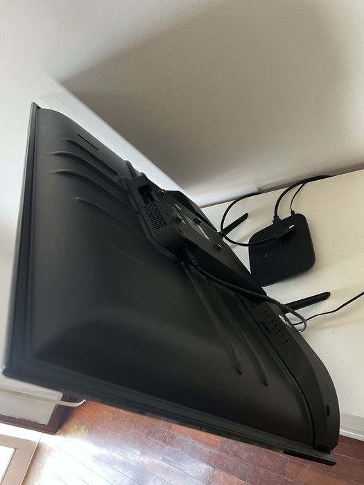 Televisão 32” com comando
