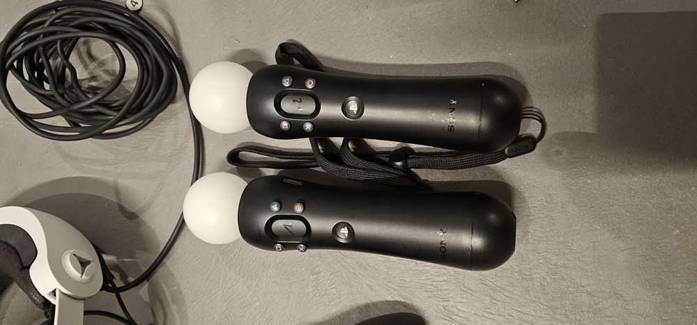 Ps4 + VR2 + 2 comandos + 3 jogos