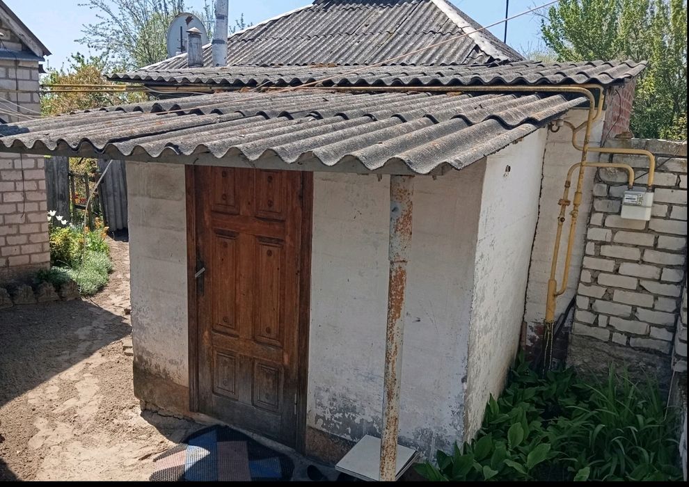 Продам полдома Змиёв Харьковская область..Недорого.