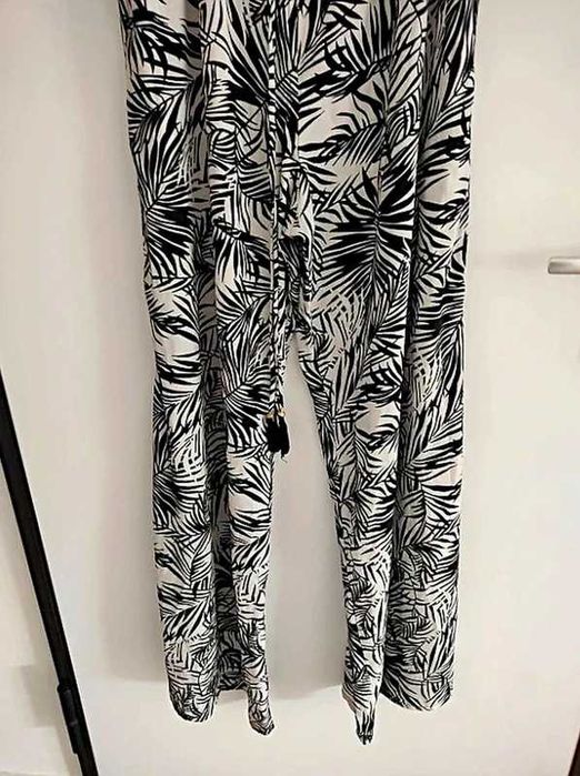 Macacão Tropical Elan – Estampado Palmeiras (Preto/Branco) Tam. S
