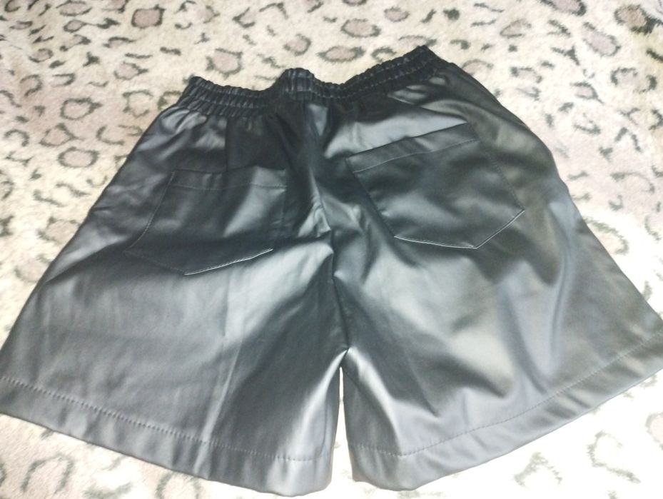 Шорты под кожу новые