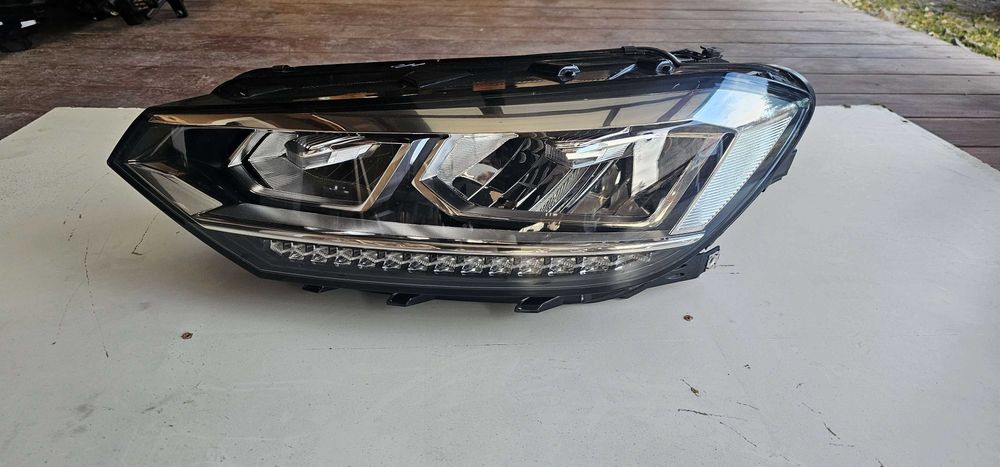 Lampa VW Touran 5T lewa