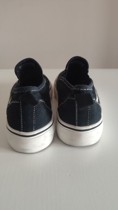 Trampki chłopięce wsuwane czarne Reserved 38