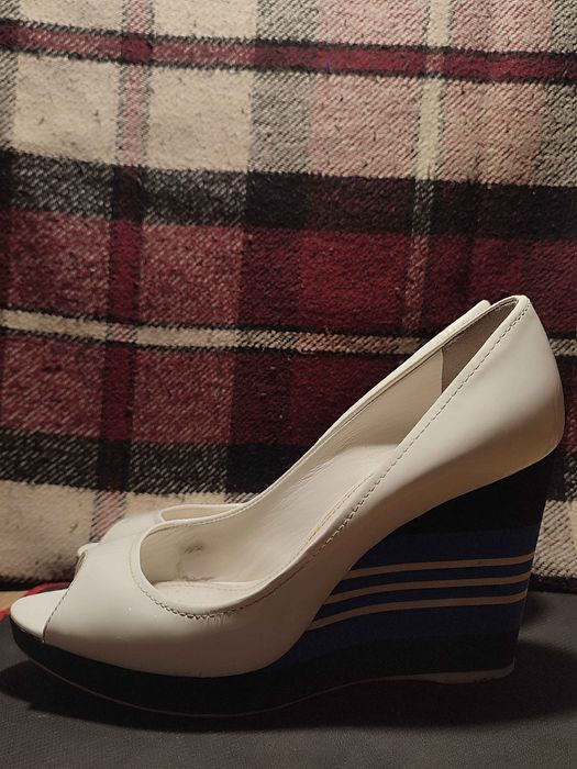 жіночі туфлі prada