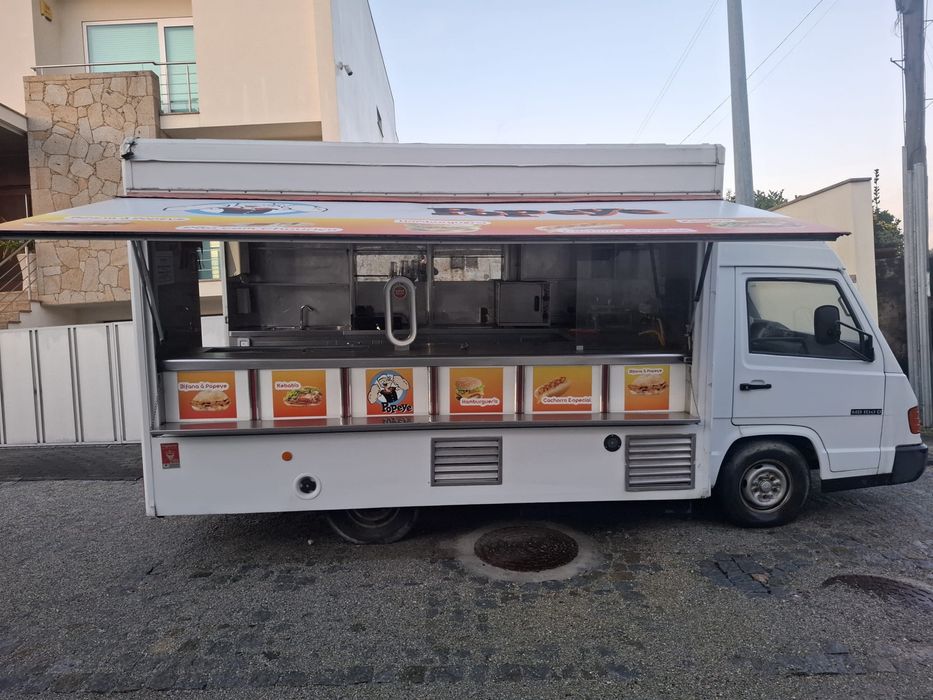 Mercedes MB100d Roulote Bar