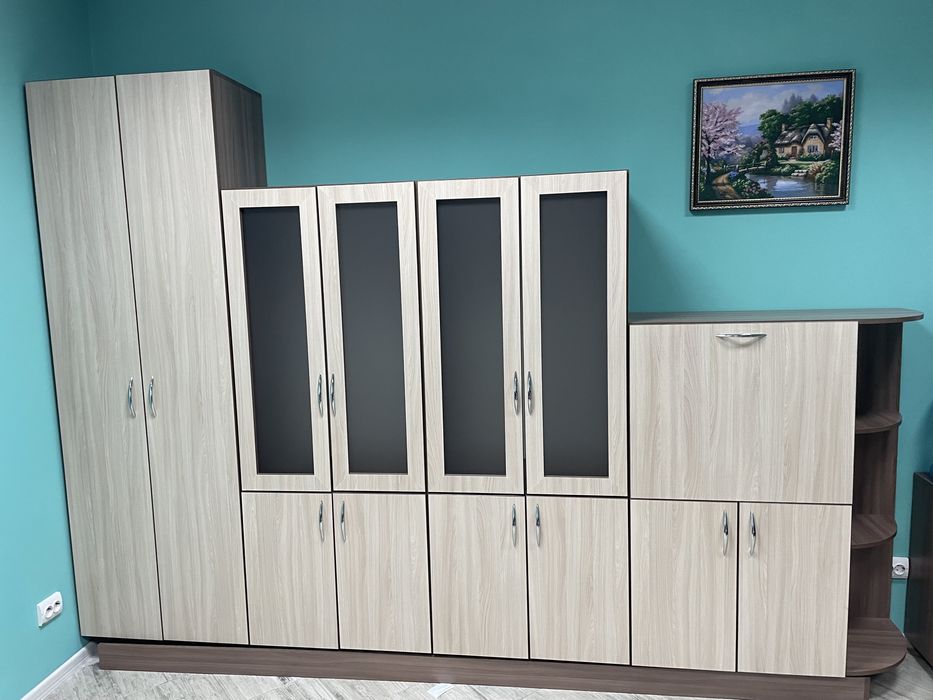 Продам якісні офісні меблі